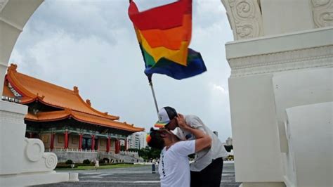 Taiwan Same Sex Couples To Join Military Wedding For First Time