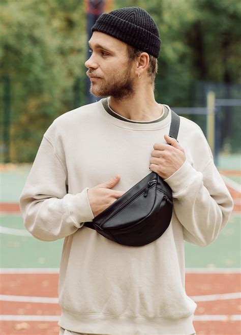 How To Wear A Fanny Pack For Men Read This First Vlrengbr