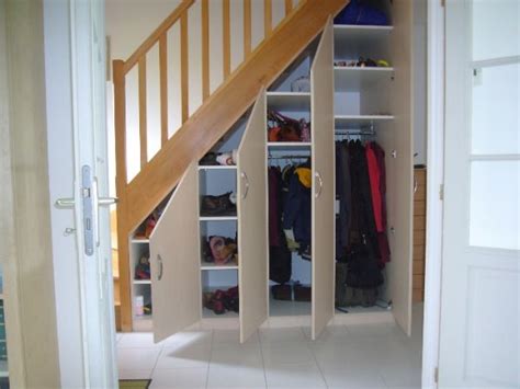 Quel meuble sous escalier choisir archzine fr from archzine.fr. Placard sous escalier, portes battantes, beige | Rangement ...