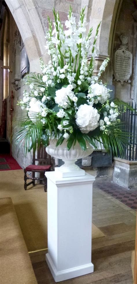 Maybe you would like to learn more about one of these? 55+ Beautiful White Flower Arrangements In Your Wedding ...