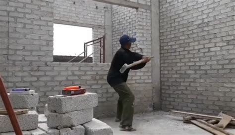 Inilah lowongan kerja bangunan terbaru di indonesia 2021. Viral Kuli Bangunan Hancurkan Rumah Gegara Tak Diberi Upah Kerja