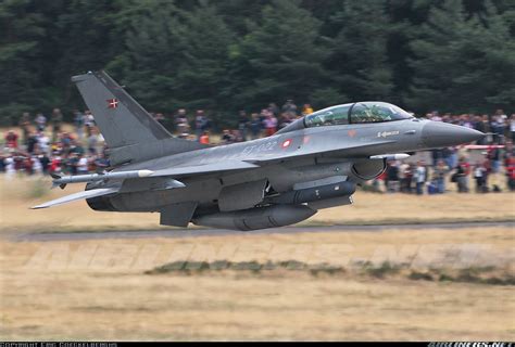 F 16 Airshow Performance Dude Pull Back Just A Tad Fighter