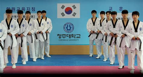 Jun 15, 2021 · a씨에 따르면 태권도장 관장은 사고 초기, 배우자와 함께 a씨 집에 찾아와 무릎을 꿇고 스승으로서 책임을 피하지 않겠다, 오랜 시간 가르쳤던 자식 같은 제자를 책임지고 돕겠다고 말했다. 태권도장-석우문화체육관