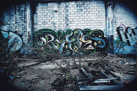 Reyes Reyes Graffiti Neon Signs