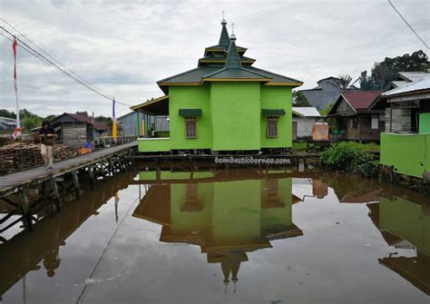 Floating Village Sambas West Kalimantan Tourist Attraction Bombastic