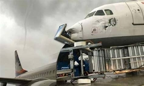 Това е първият случай в българия, при. Торнадо повреди 2 самолета на летището в Анталия - Flashnews