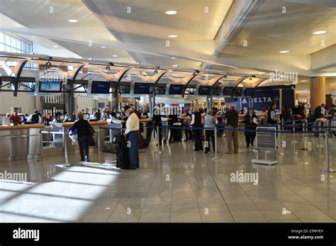 Check In For Delta Air Lines At Atlanta International Airport Stock