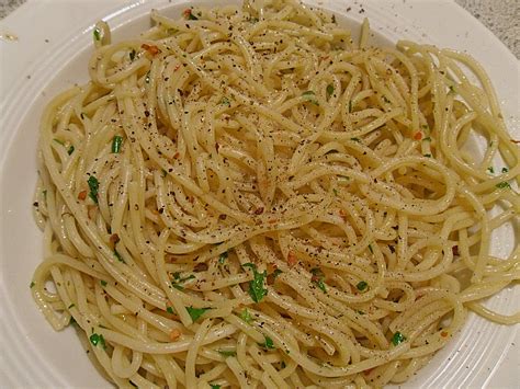 Spaghetti aglio e olio schritt 1: Aglio e Olio von Kleopatra28 | Chefkoch.de