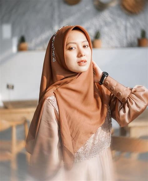 Profil Biodata Dewi Hajar Penyanyi Shalawat Lengkap Umur Asal