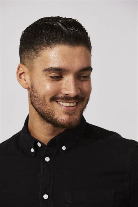 S'il n'est pas toujours facile pour un homme de trouver la coiffure idéale, sa coupe de si vous êtes à court d'idées, découvrez notre sélection de coupes de cheveux tendance en 2021, qui feront craquer. Coupe de cheveux homme tendance 2020-2021 en quelques ...