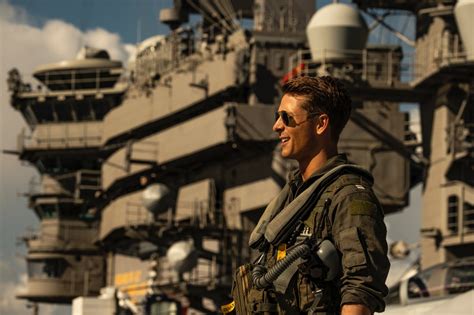 ‘top Gun Maverick Fans Celebrate First Day Of Summer With Hunky
