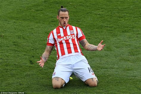 Stoke City 1 1 Sunderland Jermain Defoe S Injury Time Penalty Cancels Out Marko Arnautovic S