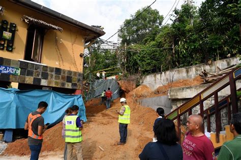 Farmasi tanjung bungah mcare (419 m), eng pharmacy (420 m), guardian (900 m), choong pharmacy. Tanjung Bungah landslide: MBPP, PWD monitoring mitigation ...