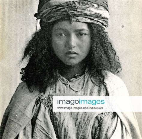 Algerie Woman Of Bou Saada In The South Of Algeria Postcard Deb Xxth Nb Collection Kharbine