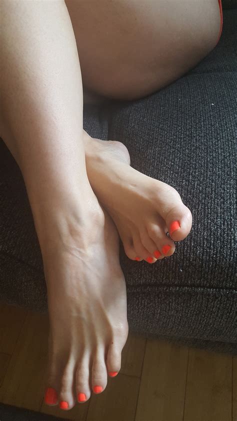 Myprettywifesfeet My Pretty Wifes Sexy Candid Bare Feet On