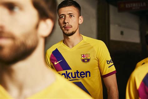 Due to an uncertain situation all around there was a delay in the release of new. Nike présente les maillots 2019-2020 du FC Barcelone