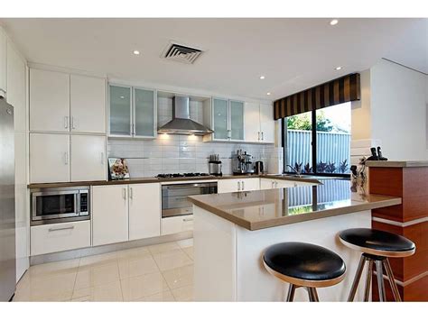U shaped kitchen designs are the most practical between all kitchen designs and we will improve this idea when we share our ideas with you. Modern u-shaped kitchen design using granite - Kitchen ...