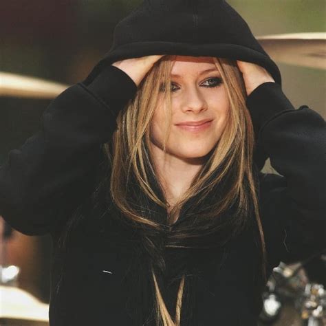 Pin By Alexia On Avril Lavigne Avril Lavigne Avril Levigne Celebrity Singers