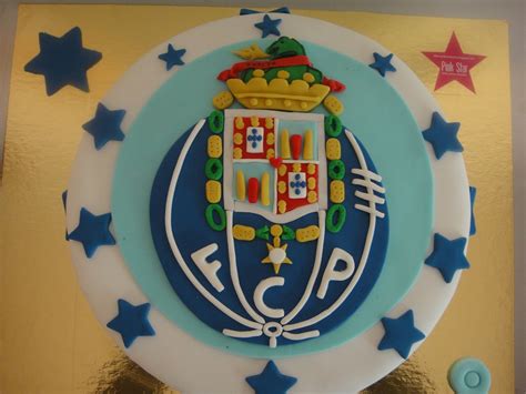 A equipa fc porto realiza jogos no estádio do dragão, que inclui um centro de conferências, instalações de lazer, áreas de lojas e restaurantes. Pink Star Bolos: Futebol Clube do Porto