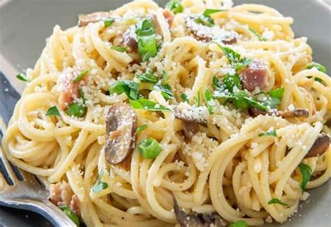 It lurks there, beckoning, batting its eyelashes on italian menus. RESEPI SPAGHETTI CARBONARA PALING SENANG - PortResepi