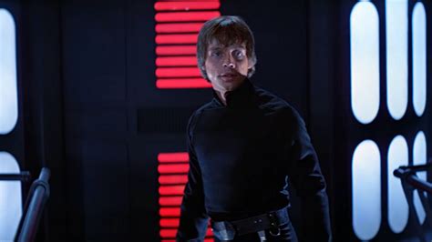 Mark Hamill Wanted Luke Skywalker To Turn To The Dark Side In Return Of