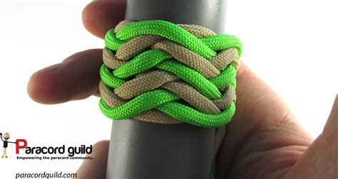 Paracord Knot Tying How To Tie The Herringbone Knot Paracord Guild