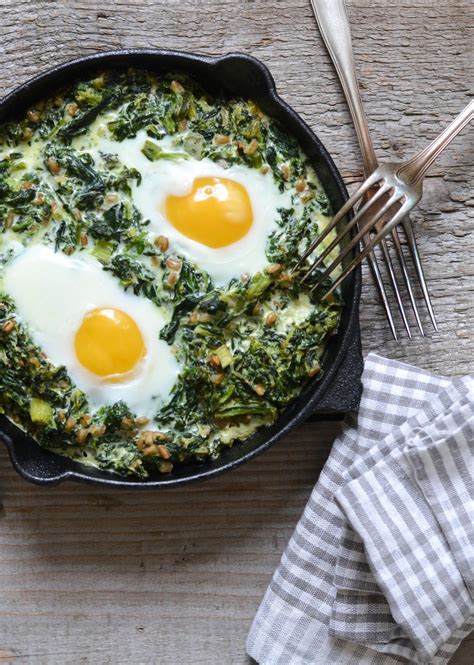 Creamy Spinach With Fried Eggs Food Recipes Cooking Recipes