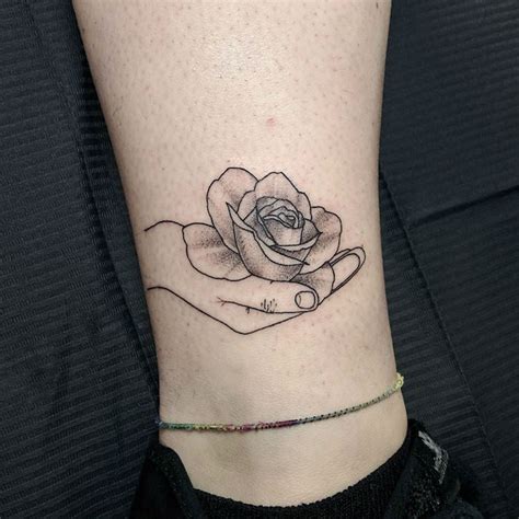 Proses pembuatan tato pada kaki teu jorik. Wow 14+ Tato Bunga Mawar Di Kaki - Gambar Bunga Indah