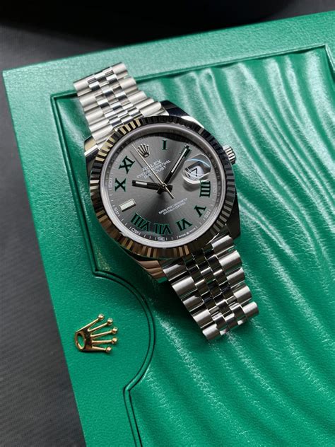 Features a polished 904l stainless steel oystersteel case and polished with brushed 904l oystersteel stainless steel oyster polished stainless steel fixed bezel. ROLEX DATEJUST 41 WIMBLEDON 126334 - Carr Watches