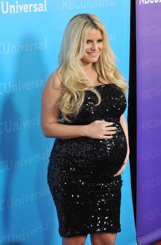 Jessica Simpsons Openness About Her Pregnancy Challenges Is A Must