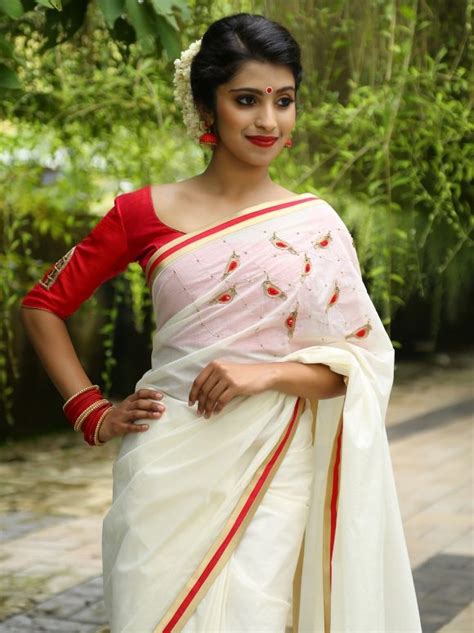 Kerala saree and set mundu matching off white with golden border blouse material. Pin on Kerala Saree, set saree, set mundu, kerala kasavu saree