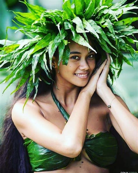 pin by maxime hunter on mode tahiti in 2022 hawaiian woman hawaiian girls polynesian girls