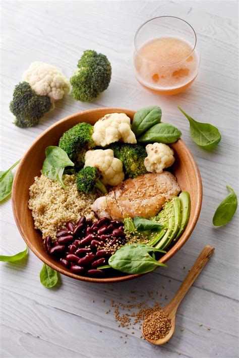 On les trouve dans le chilli con carne, mélangé. Bowl quinoa, poulet, épinard, duo de choux, avocat et ...