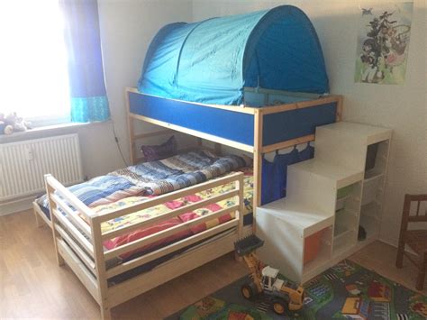 How to make your small bedroom feel like it has more storage, with under bed options or storage trolleys. Making a bedroom for 3 - IKEA Hackers