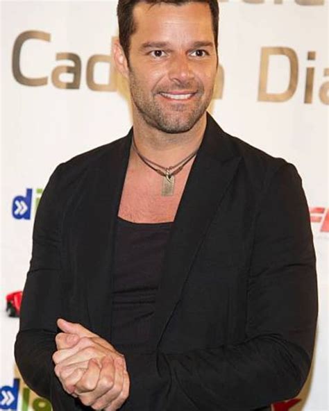 Pin By Willy Pina On Quick Saves Ricky Martin Handsome Martin