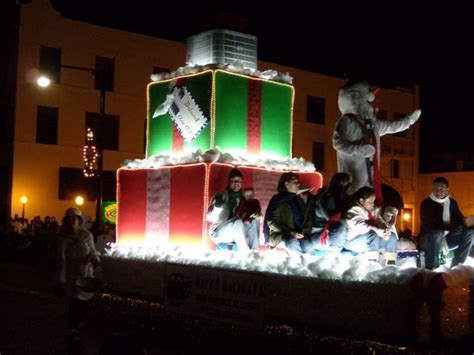 533 x 399 jpeg 44 кб. Image result for lighted christmas parade float ideas | Holiday parades, Christmas float ideas ...