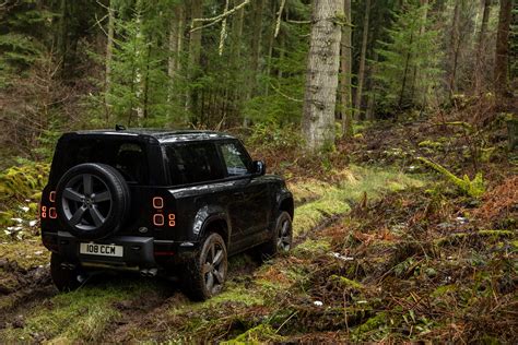 New 2022 Land Rover Defender V8 Lands With 518 Hp Carscoops