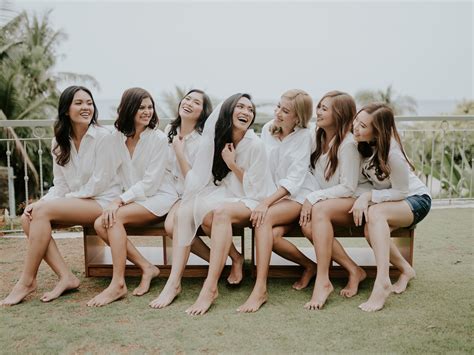 Entourage Bridesmaids Bridetribe White Photoshoot Longsleeves Friends Fashion Ootd