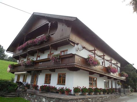 Located in breitenbach am inn in the tyrol region, ferienhaus annelies features a terrace and garden views. ferienwohnung-mieten-breitenbach-am-inn-haus - RP ...
