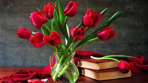 We specialize in bringing happiness in large quantities. Red Tulips HD Wallpapers