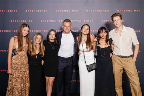 Matt Damon Bei Oppenheimer Premiere Strahlt Er Mit Seinen Töchtern