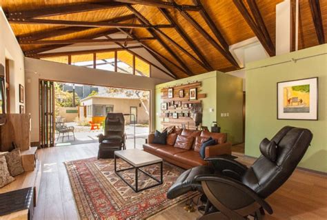 15 Exquisite Mid Century Modern Living Room Designs That