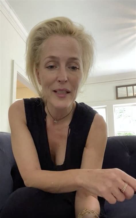Gillian Anderson Swears Off Bras And Is Letting It All Hang Out Metro