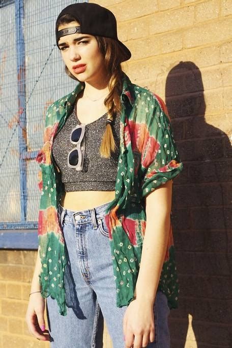 Lately, we've been looking back at a time that for many of us here at complex, were our formative. Anni 90 vestiti