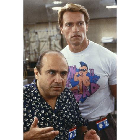 Danny Devito And Arnold Schwarzenegger In Twins Side By Side 24x36