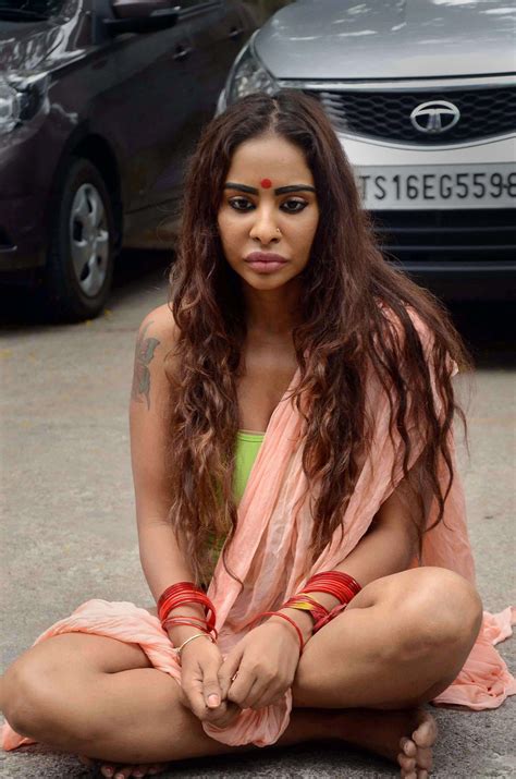 Sri Reddy Tollywood Actress And Me Too Campaigner Sri Reddy Asked To Vacate House After Semi