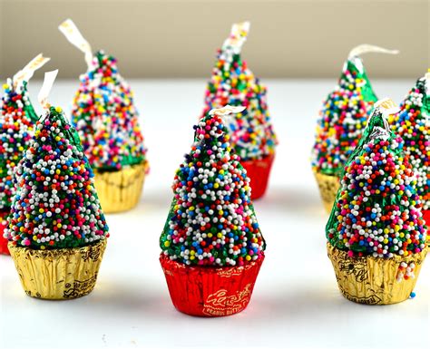 Brush some corn syrup on top of the tree base. Hershey Kiss Christmas Trees | Christmas hershey kisses ...