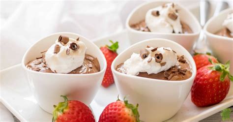 Chocolate mousse that tastes like something from a restaurant, with the ease of instant pudding! Easy and Decadent Gluten Free Vegan Chocolate Mousse