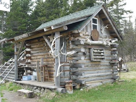 It has to be warm in the winter months so insulation in the floor and roof is essential; Log cabin/hunting cabin | Cabins and cottages, Rustic ...