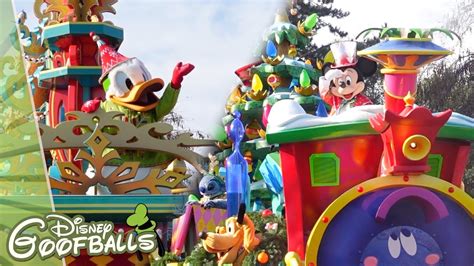 New Mickeys Dazzling Christmas Parade Christmas At Disneyland